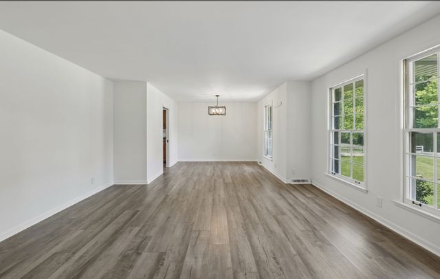 920 Clearview Rd, Cottontown, TN 37048