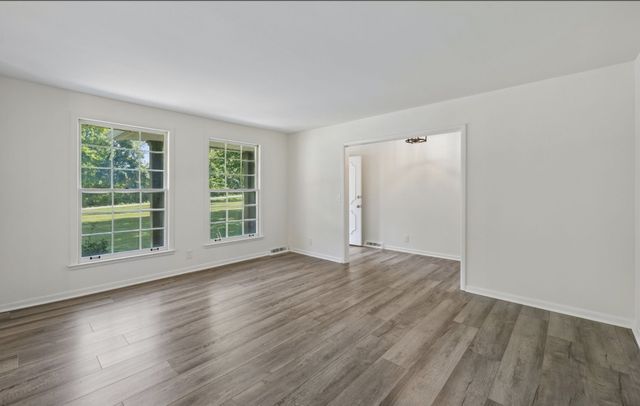 920 Clearview Rd, Cottontown, TN 37048