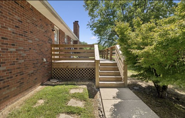 920 Clearview Rd, Cottontown, TN 37048