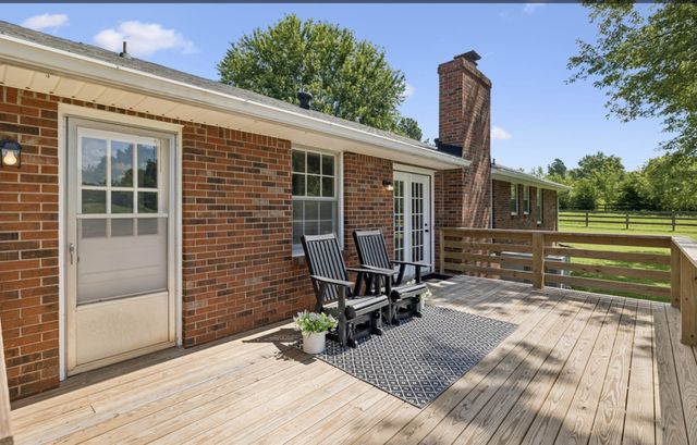 920 Clearview Rd, Cottontown, TN 37048