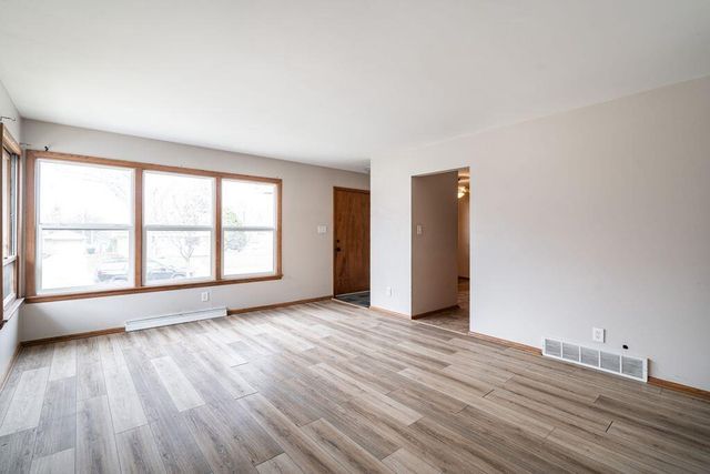 10915 W Harvard LANE, Wauwatosa, WI 53226