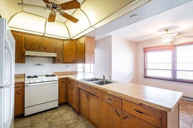 10915 W Harvard LANE, Wauwatosa, WI 53226