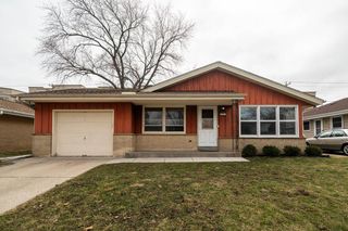 10915 W Harvard LANE, Wauwatosa, WI 53226
