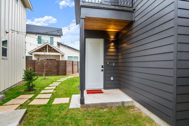 1105 S Meadows DR, Austin, TX 78758