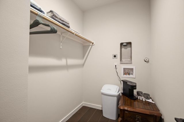 1105 S Meadows DR, Austin, TX 78758