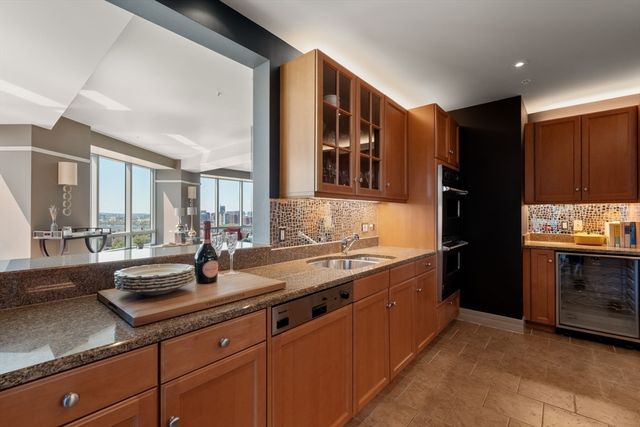 2 Avery St 24C, Boston, MA 02111