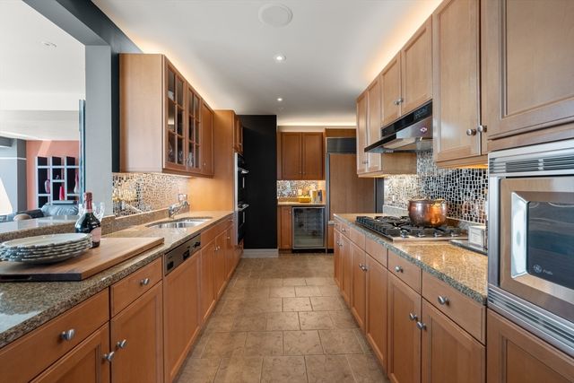 2 Avery St 24C, Boston, MA 02111