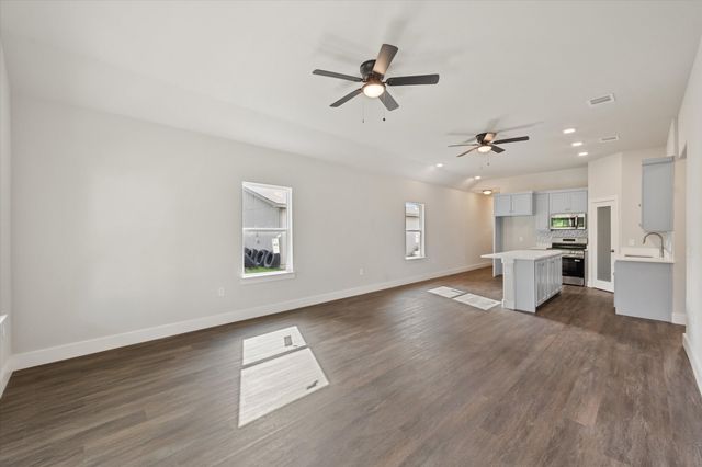 1206 E 11th, Corsicana, TX 75110