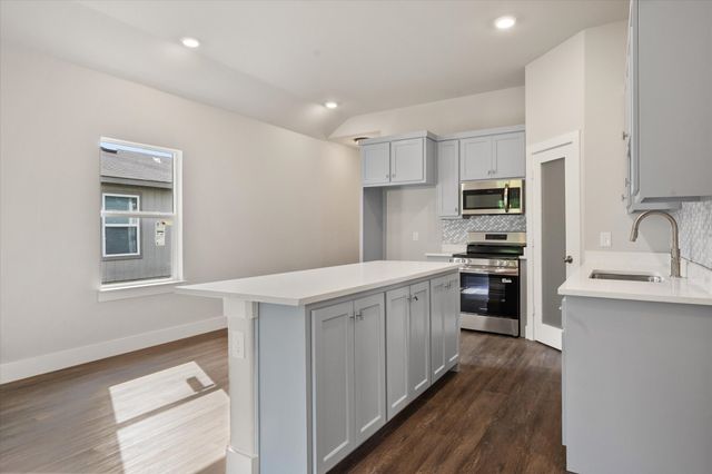 1206 E 11th, Corsicana, TX 75110