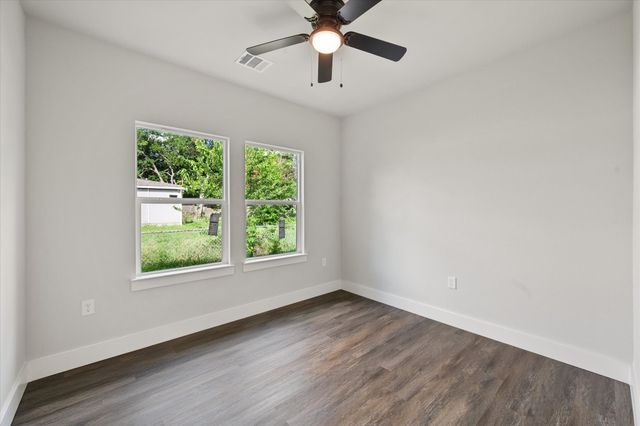 1206 E 11th, Corsicana, TX 75110