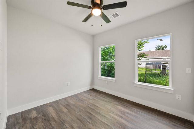 1206 E 11th, Corsicana, TX 75110