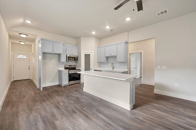 1206 E 11th, Corsicana, TX 75110