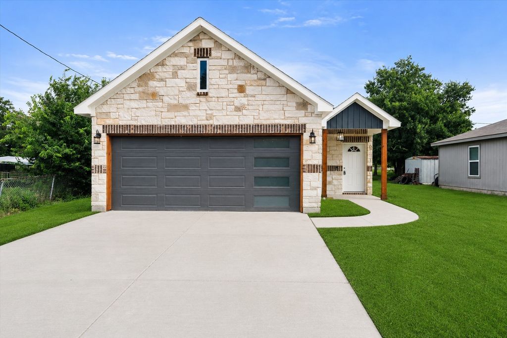 1206 E 11th, Corsicana, TX 75110
