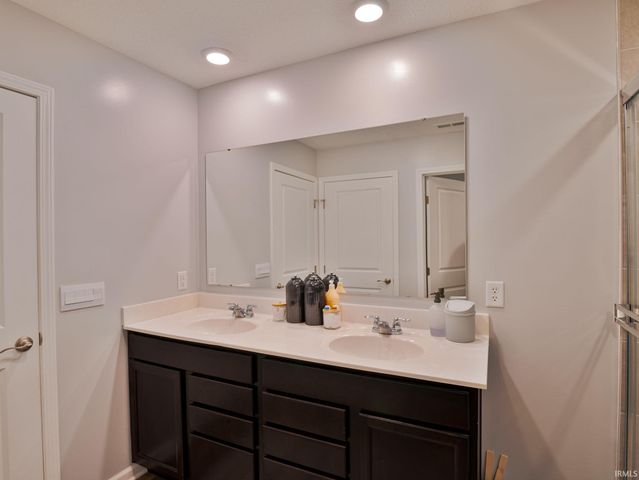 11455 Cedarmont Drive, Fort Wayne, IN 46818