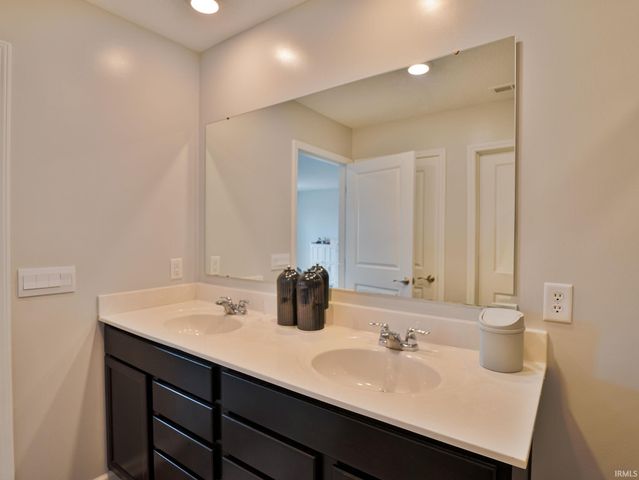 11455 Cedarmont Drive, Fort Wayne, IN 46818