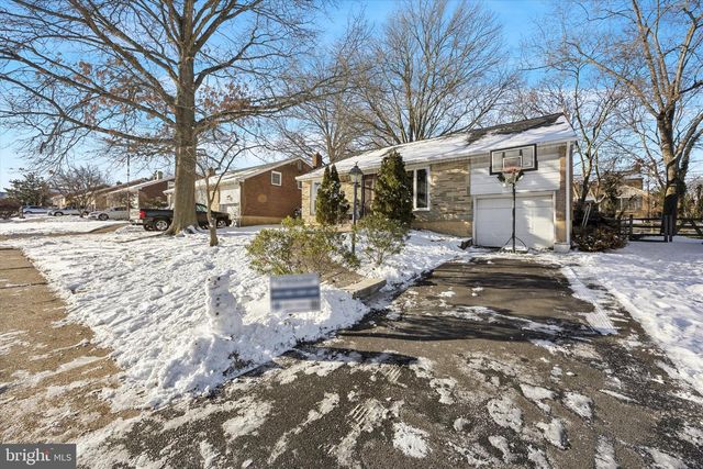 2210 BRADMOOR RD, Wilmington, DE 19803