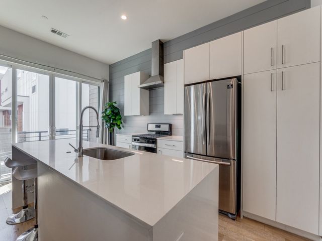 1514 N Washington 105, Dallas, TX 75204