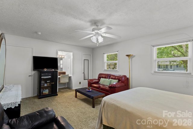 3326 Dunaire Drive, Charlotte, NC 28205