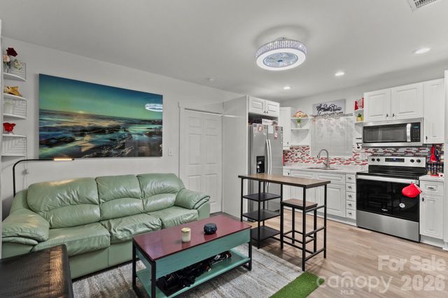 3326 Dunaire Drive, Charlotte, NC 28205