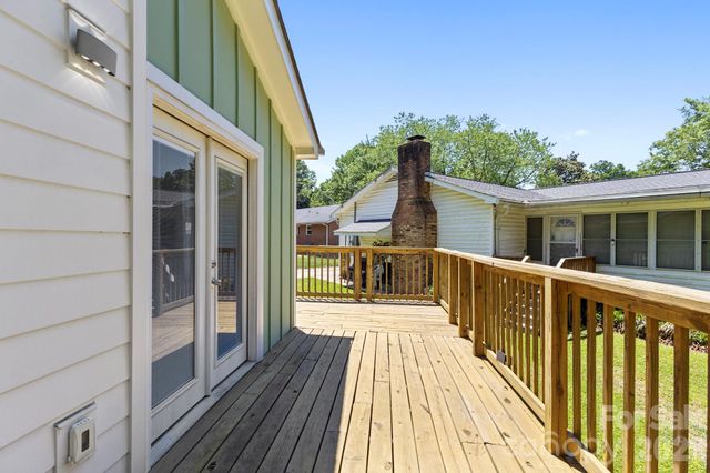 3326 Dunaire Drive, Charlotte, NC 28205