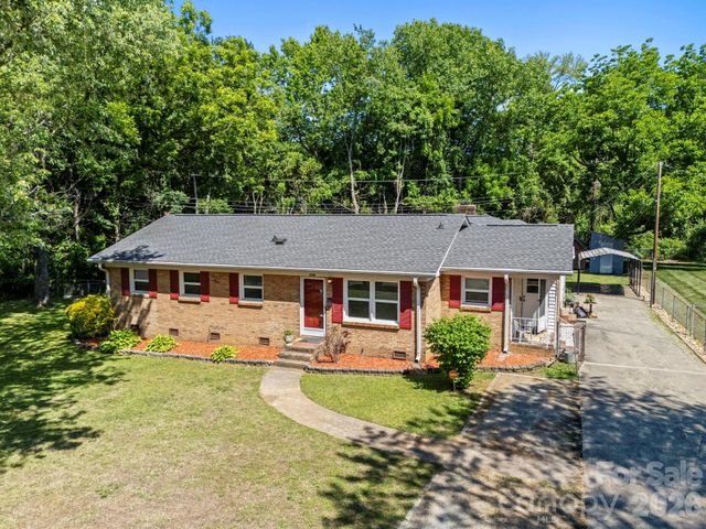 3326 Dunaire Drive, Charlotte, NC 28205