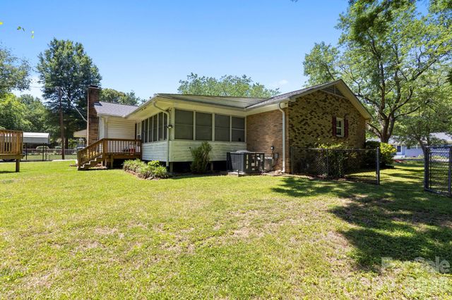 3326 Dunaire Drive, Charlotte, NC 28205