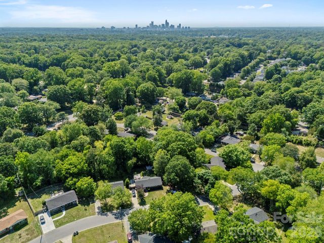 3326 Dunaire Drive, Charlotte, NC 28205