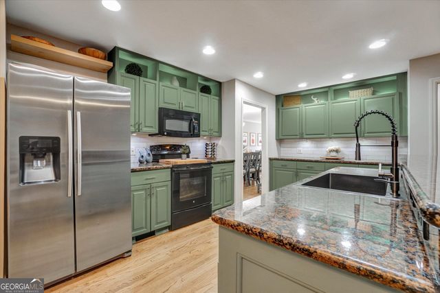 115 Glen Holly Drive, Roswell, GA 30076