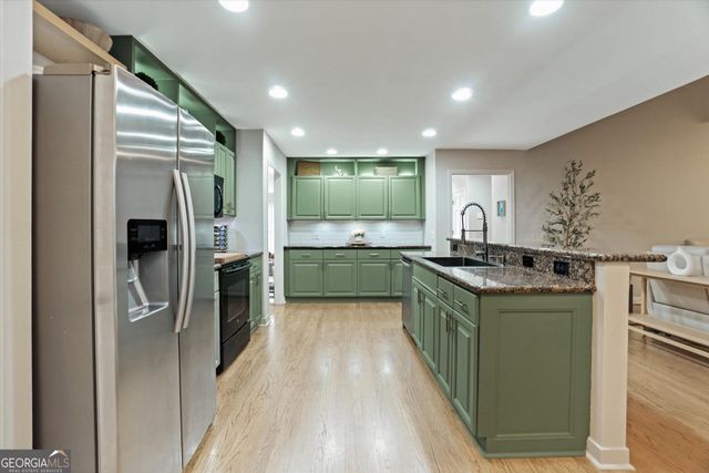 115 Glen Holly Drive, Roswell, GA 30076