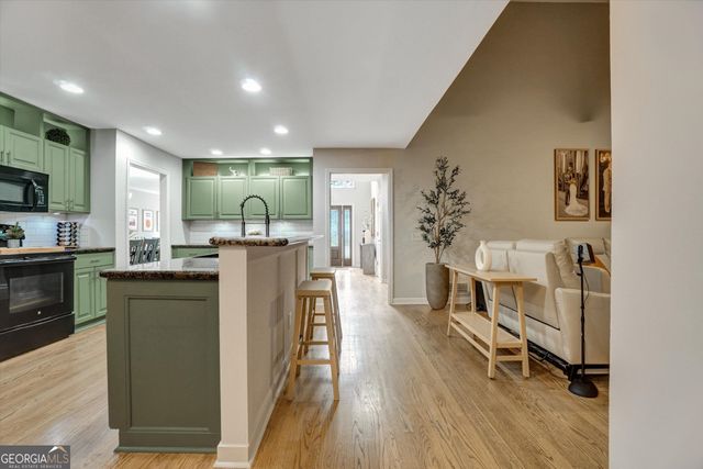 115 Glen Holly Drive, Roswell, GA 30076