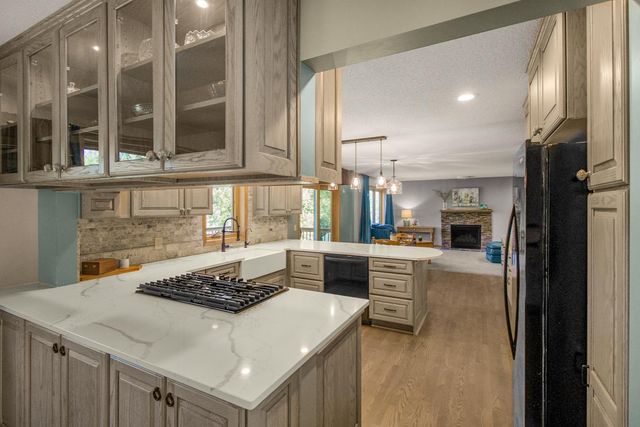 8610 Valley View Court, Chanhassen, MN 55317