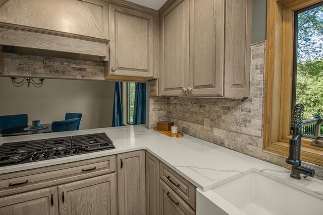 8610 Valley View Court, Chanhassen, MN 55317