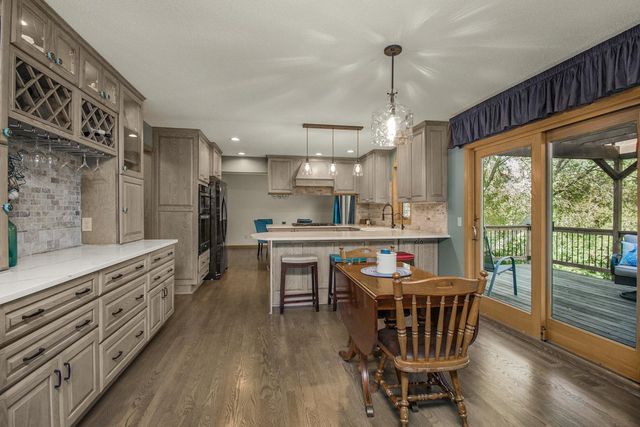 8610 Valley View Court, Chanhassen, MN 55317