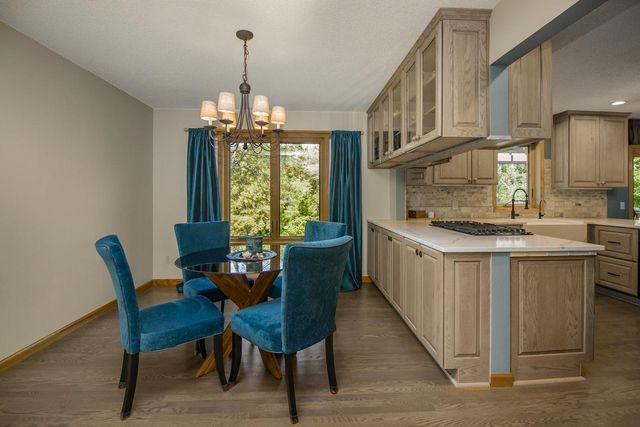8610 Valley View Court, Chanhassen, MN 55317
