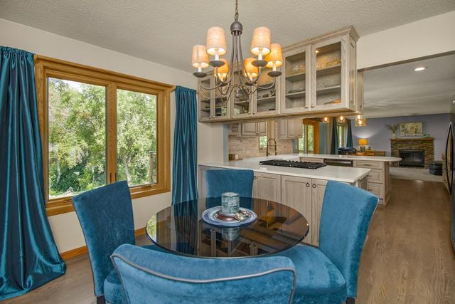 8610 Valley View Court, Chanhassen, MN 55317