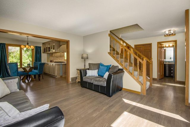 8610 Valley View Court, Chanhassen, MN 55317