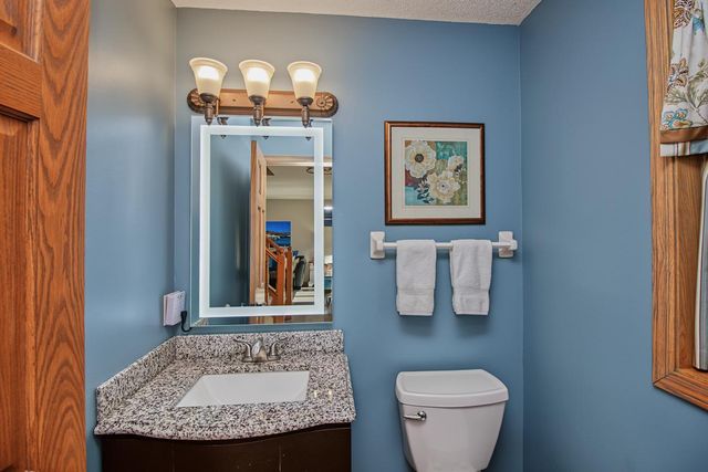 8610 Valley View Court, Chanhassen, MN 55317