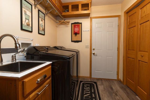 8610 Valley View Court, Chanhassen, MN 55317