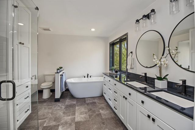 8610 Valley View Court, Chanhassen, MN 55317