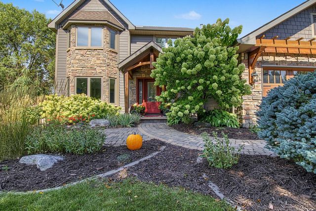 8610 Valley View Court, Chanhassen, MN 55317
