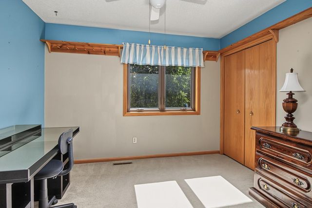 8610 Valley View Court, Chanhassen, MN 55317