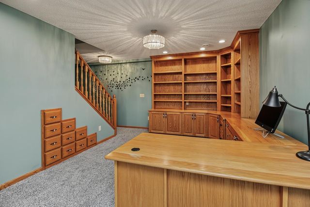 8610 Valley View Court, Chanhassen, MN 55317