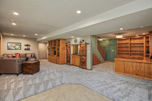 8610 Valley View Court, Chanhassen, MN 55317