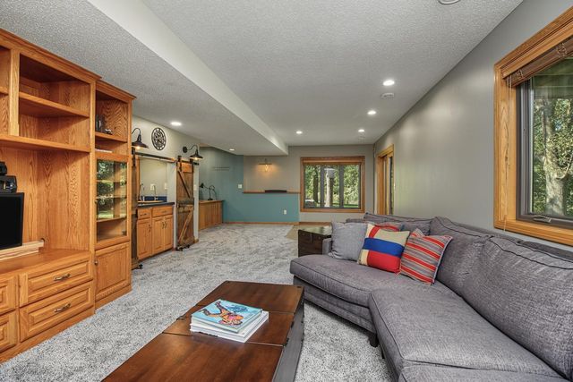 8610 Valley View Court, Chanhassen, MN 55317