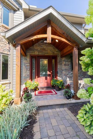 8610 Valley View Court, Chanhassen, MN 55317