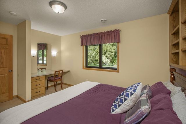 8610 Valley View Court, Chanhassen, MN 55317