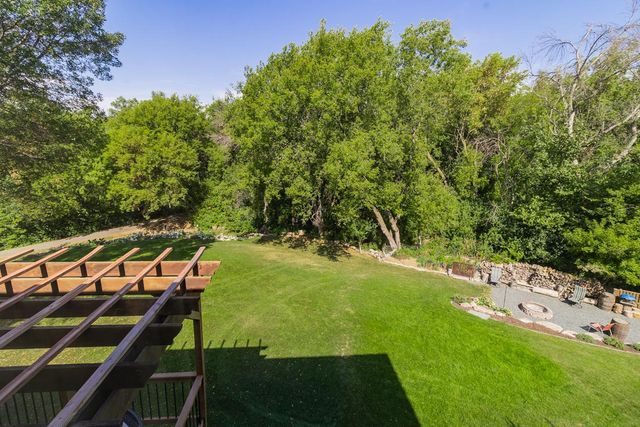 8610 Valley View Court, Chanhassen, MN 55317