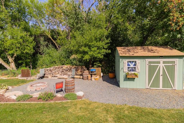 8610 Valley View Court, Chanhassen, MN 55317