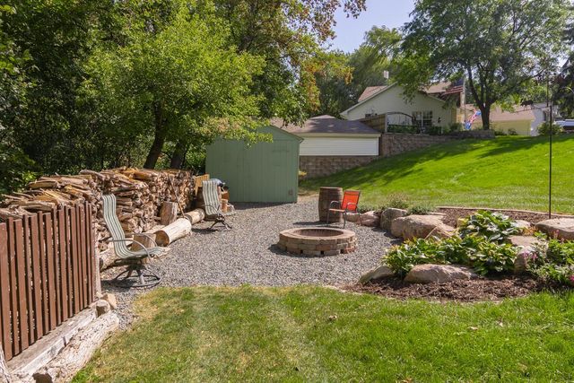8610 Valley View Court, Chanhassen, MN 55317