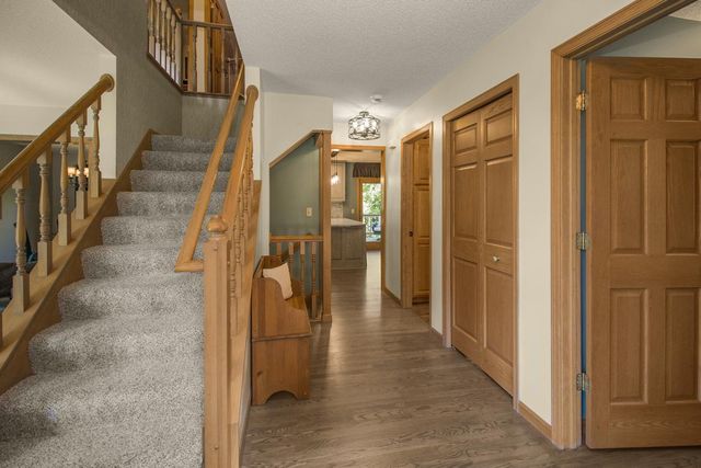 8610 Valley View Court, Chanhassen, MN 55317